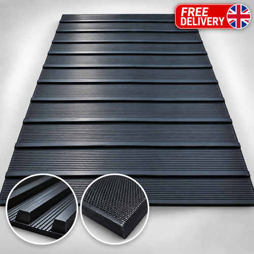Rubber horsebox trailer - trailer, ramp